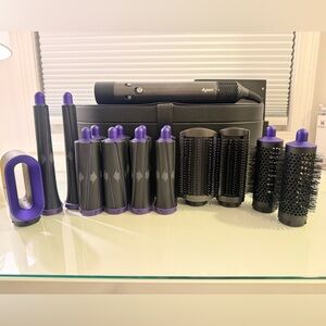 Dyson Airwrap Black/Purp Including 6 extra attachments w 2 long barrels.